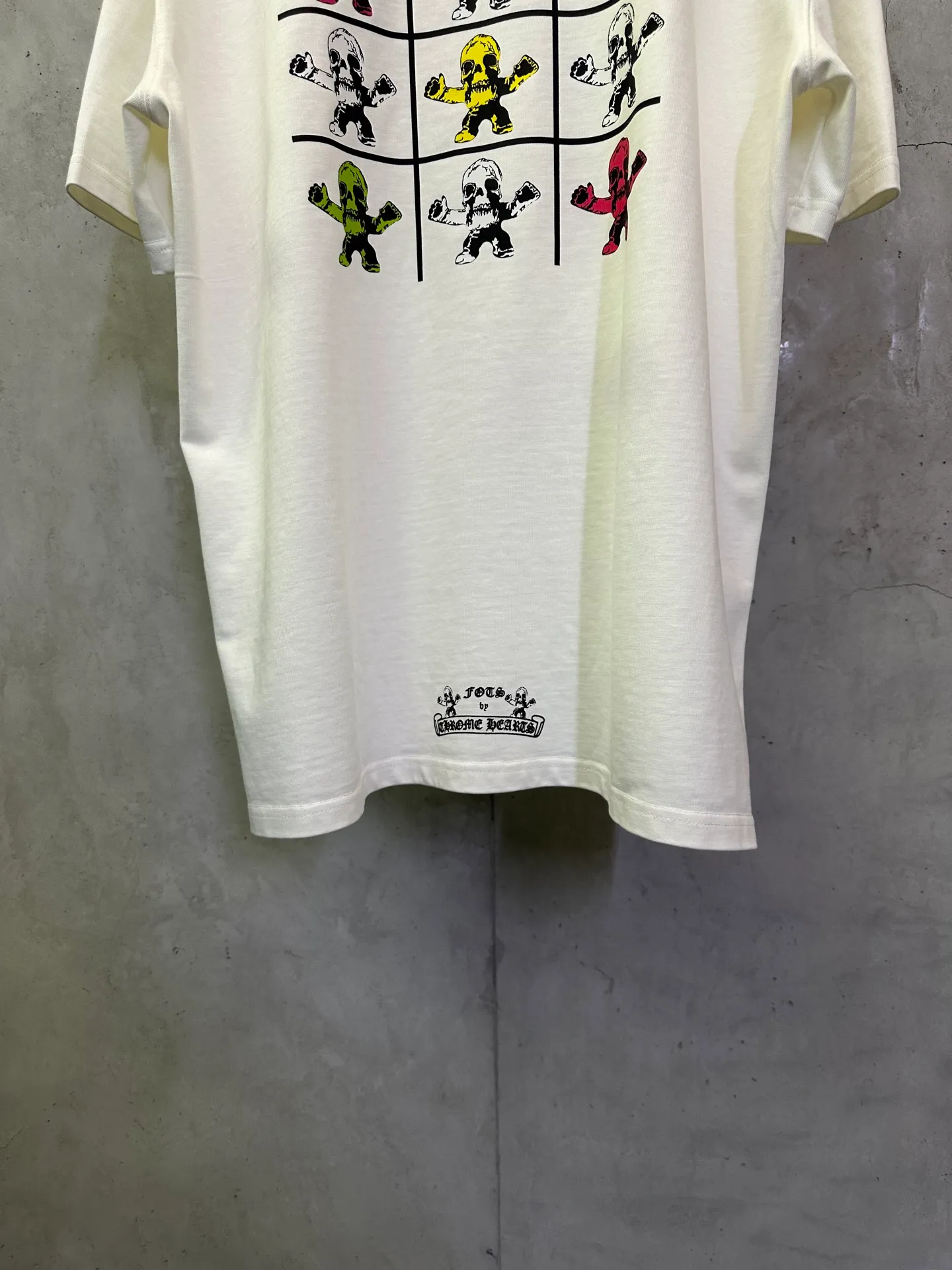 P260 Chrome Hearts 25ss foti system black color nine-square grid round neck short-sleeved T-shirt. Fabric is high-definition and super heavy. Cotton double yarn compact Xinjiang cotton. Weight 400g. Paired with 2*2 Salona rib. 420g. Clean cloth. Clear texture. Tight feel. Stiff. High color fastness. No deformation. No discoloration. Customized hardware. Thread. Accessories. Matching. Same style for men and women. -Color: Black White -Size: XS S M L XL